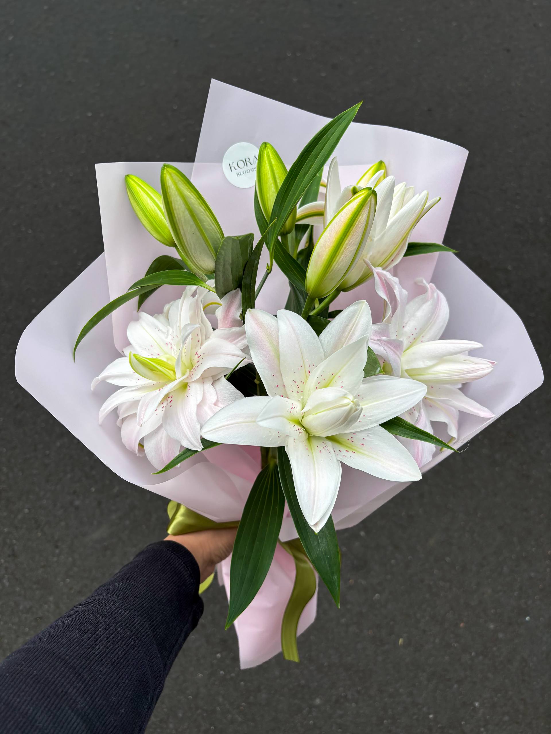 Mono Bouqet Lilies